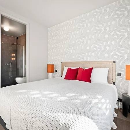 Private Lux 2br & 2ba Center With Free Parking *