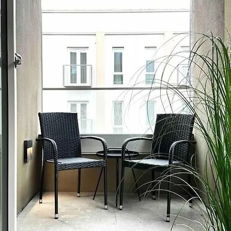 Private Lux 2br & 2ba Center With Free Parking Apartment *