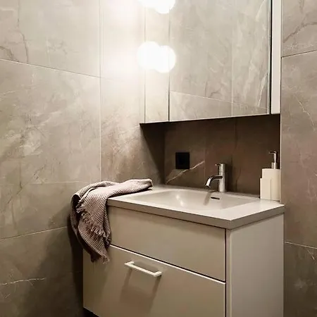 Private Lux 2br & 2ba Center With Free Parking Apartment Reykjavik