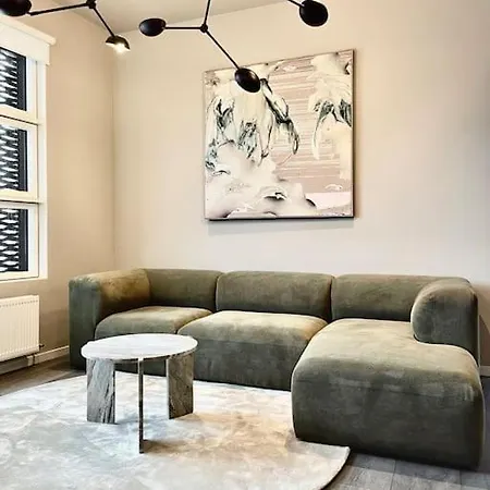 Private Lux 2br & 2ba Center With Free Parking Apartment *