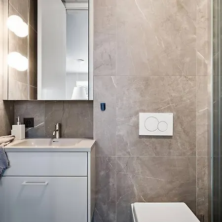 Apartment Private Lux 2br & 2ba Center With Free Parking *