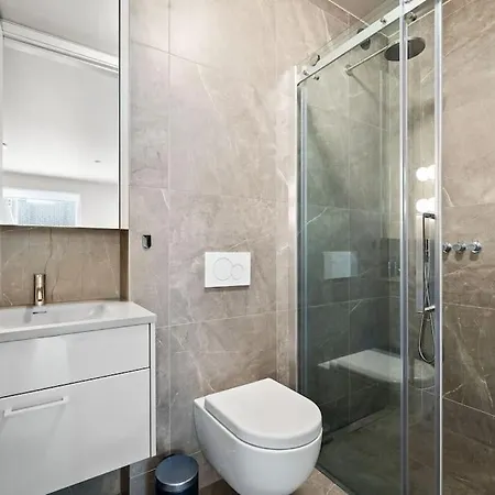 Private Lux 2br & 2ba Center With Free Parking Apartment Reykjavik