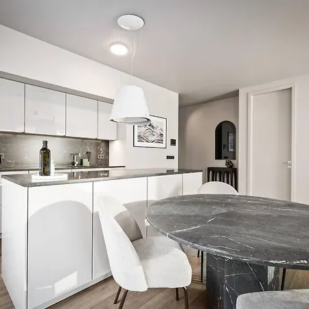 Apartment Private Lux 2br & 2ba Center With Free Parking