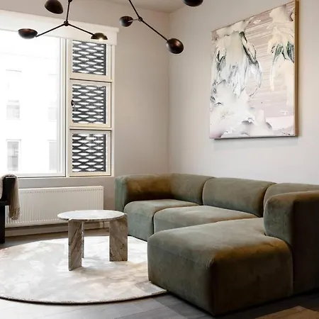 Private Lux 2br & 2ba Center With Free Parking *