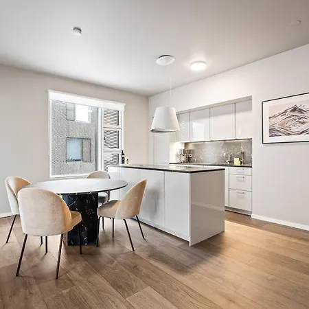 Private Lux 2br & 2ba Center With Free Parking *