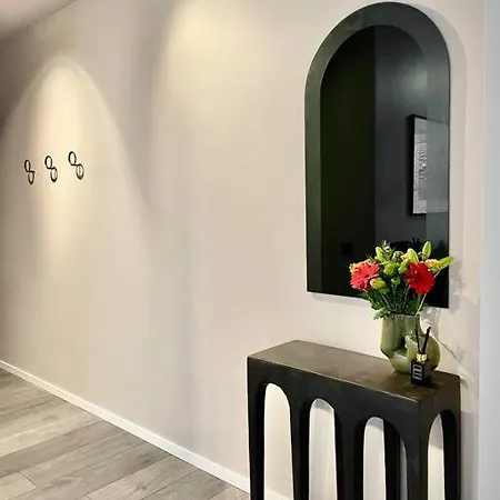 Apartment Private Lux 2br & 2ba Center With Free Parking *